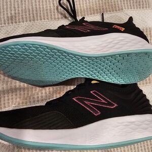 New Balance Roav Size 9